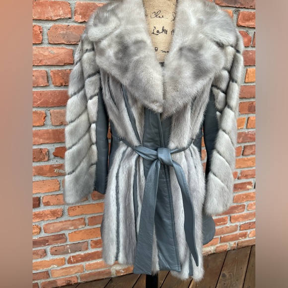 Beautiful Vintage Mink Fur and Gray Leather Belted Jacket 70sVibe - Picture 6 of 16